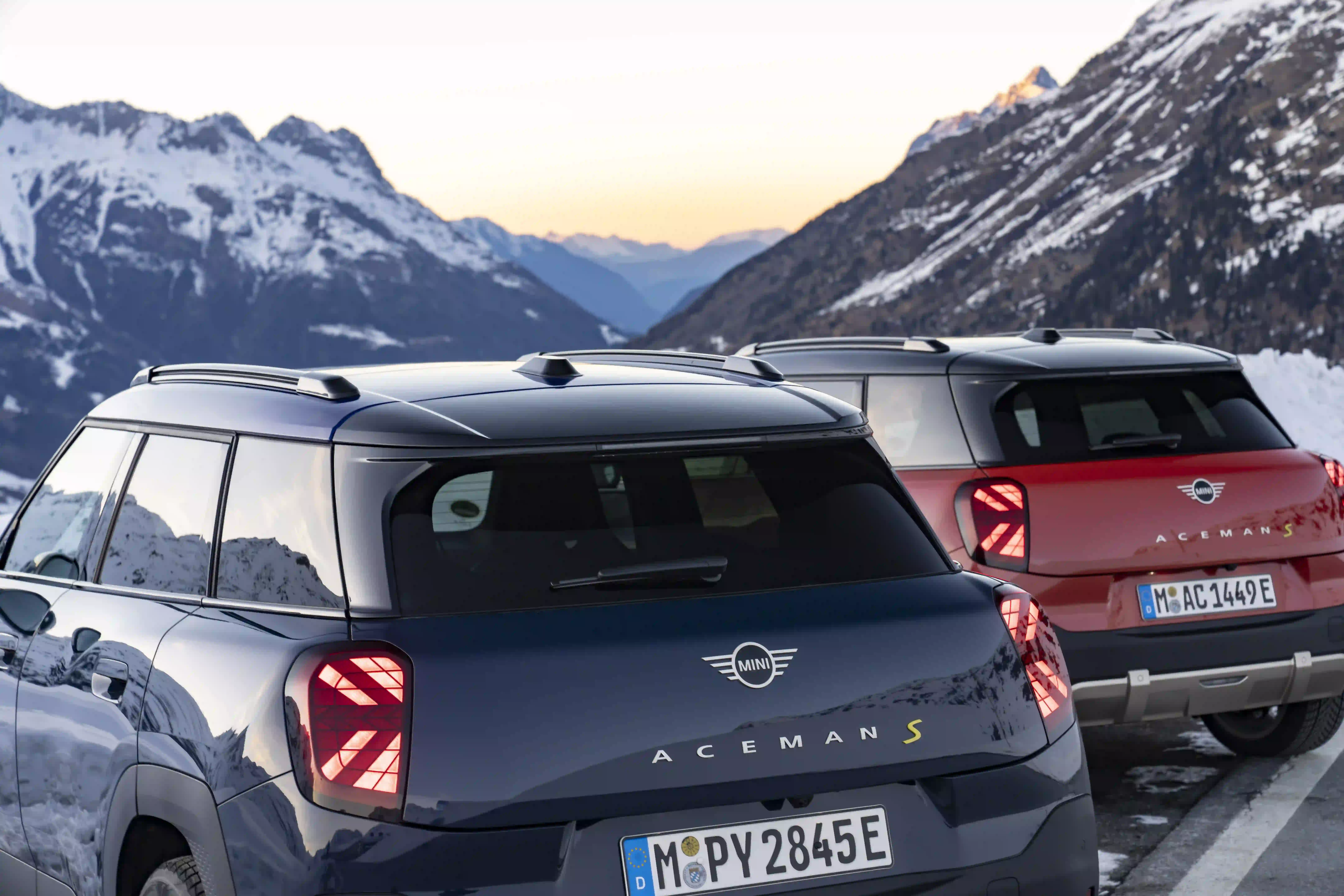 P90625640_highRes_mini-aceman-se-11-20-ezgif